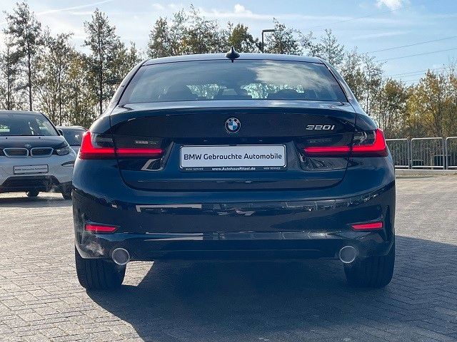 BMW 320i Sport Line Automatik Limousine