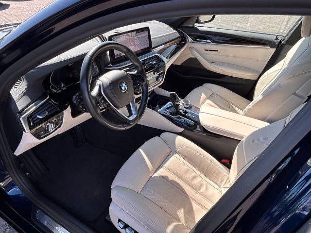 BMW 530e xDrive Touring Luxury Line BMW 530e xDrive Touring Luxury Line