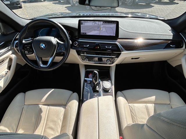 BMW 530e xDrive Touring Luxury Line BMW 530e xDrive Touring Luxury Line