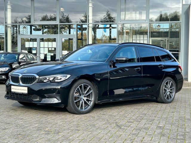 BMW 320i Auto Touring Advantage