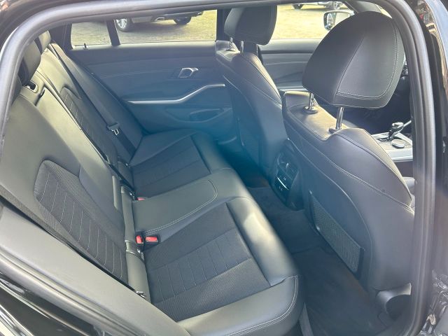 BMW 320i Auto Touring Advantage