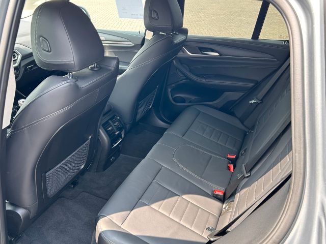 BMW X3 xDrive 30 e BMW X3 xDrive 30 e